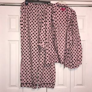 VICTORIA’S SECRET matching pick and black pj set